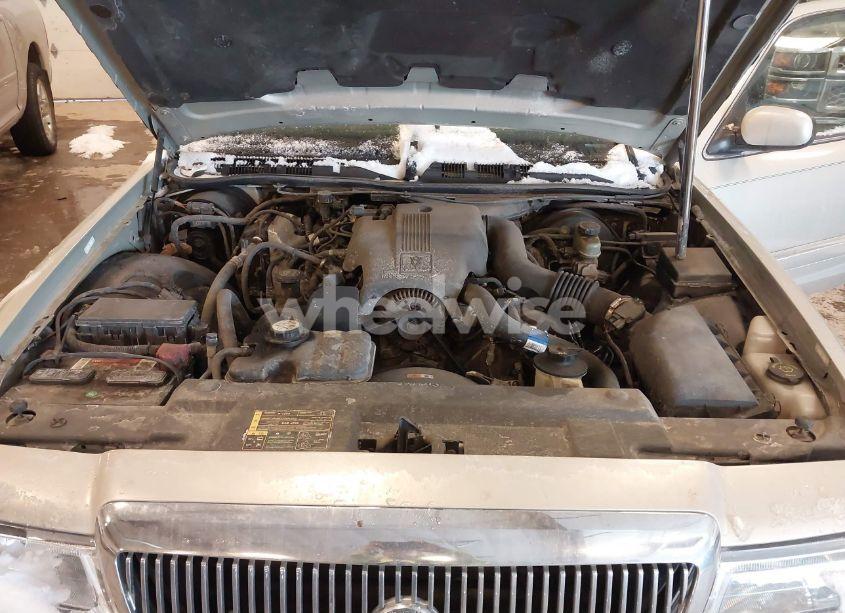 Photo 10 of 2004 Mercury Grand MARQUIS GS (VIN 2MEFM74W34X625603)