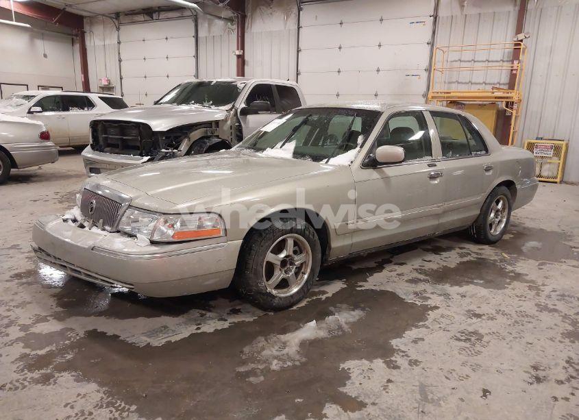 Photo 2 of 2004 Mercury Grand MARQUIS GS (VIN 2MEFM74W34X625603)