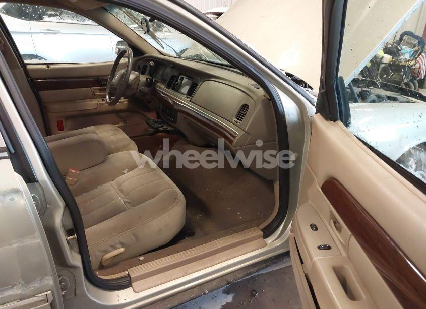 Photo 5 of 2004 Mercury Grand MARQUIS GS (VIN 2MEFM74W34X625603)