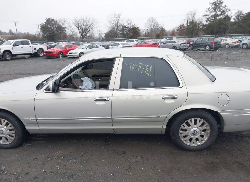 Photo 14 of 2005 Mercury Grand MARQUIS GS (VIN 2MEFM74W35X614537)