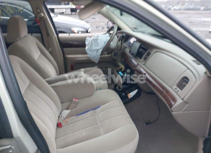 Photo 5 of 2005 Mercury Grand MARQUIS GS (VIN 2MEFM74W35X614537)