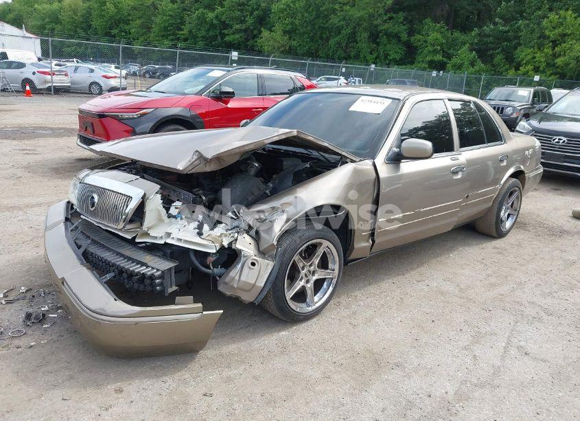 Photo 2 of 2004 Mercury Grand MARQUIS GS (VIN 2MEFM74W44X607417)