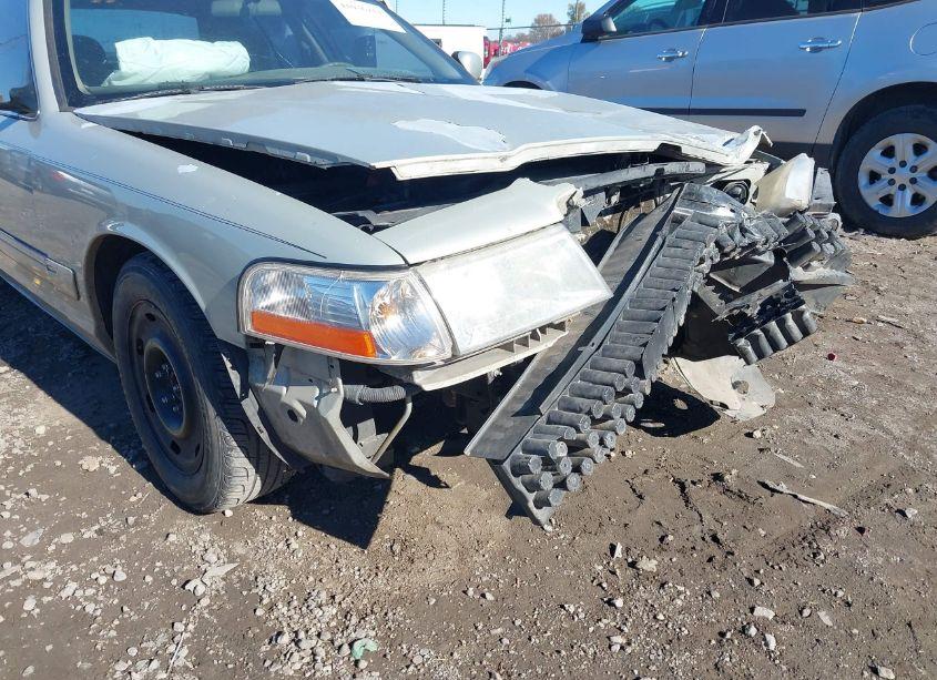 Photo 20 of 2004 Mercury Grand MARQUIS GS (VIN 2MEFM74W74X637589)