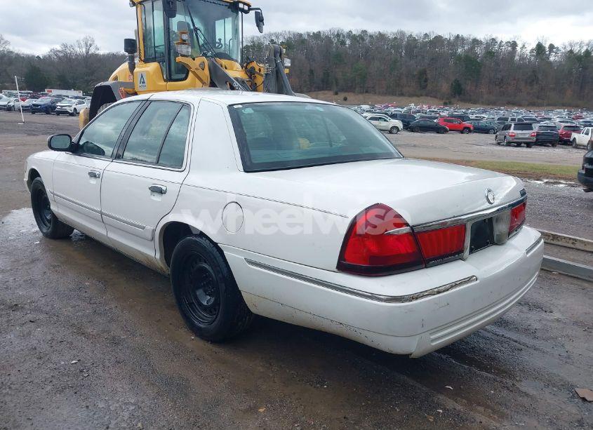 Photo 3 of 2002 Mercury Grand MARQUIS GS (VIN 2MEFM74W82X628008)