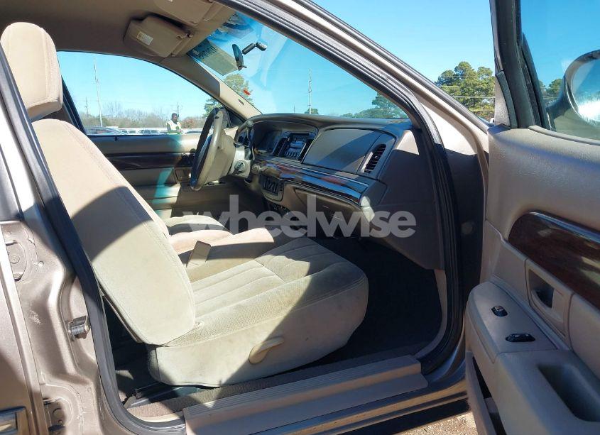 Photo 5 of 2004 Mercury Grand MARQUIS GS (VIN 2MEFM74W84X637293)