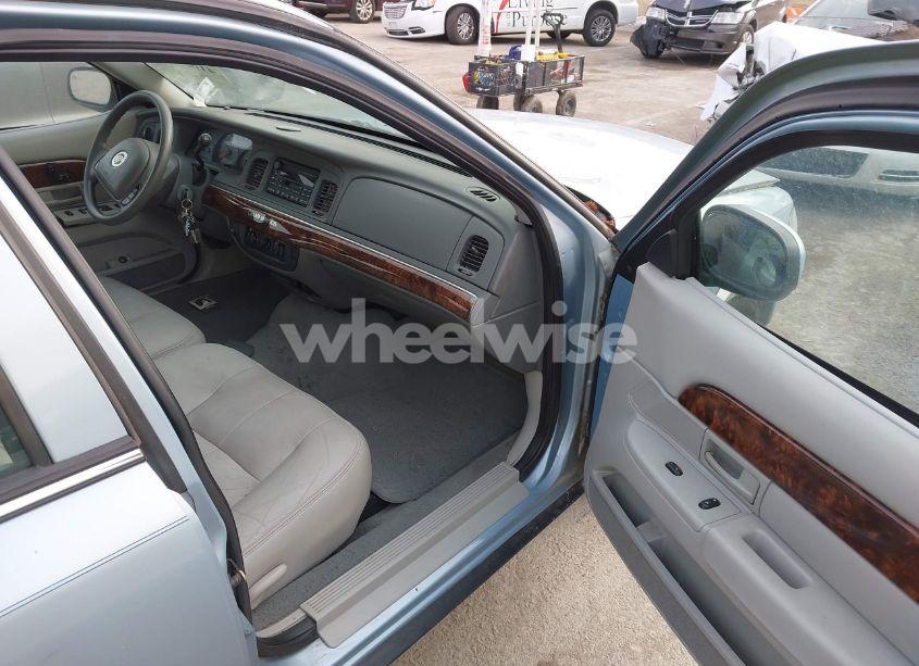 Photo 5 of 2004 Mercury Grand MARQUIS GS (VIN 2MEFM74W84X678832)