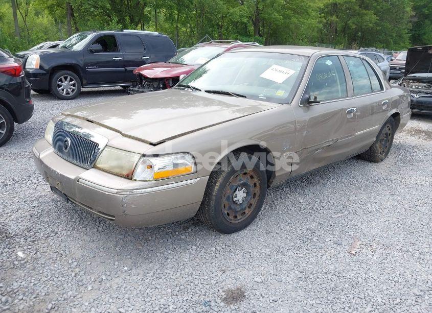 Photo 2 of 2005 Mercury Grand MARQUIS GS (VIN 2MEFM74W85X655746)