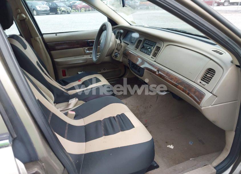 Photo 5 of 2005 Mercury Grand MARQUIS GS (VIN 2MEFM74W85X655746)