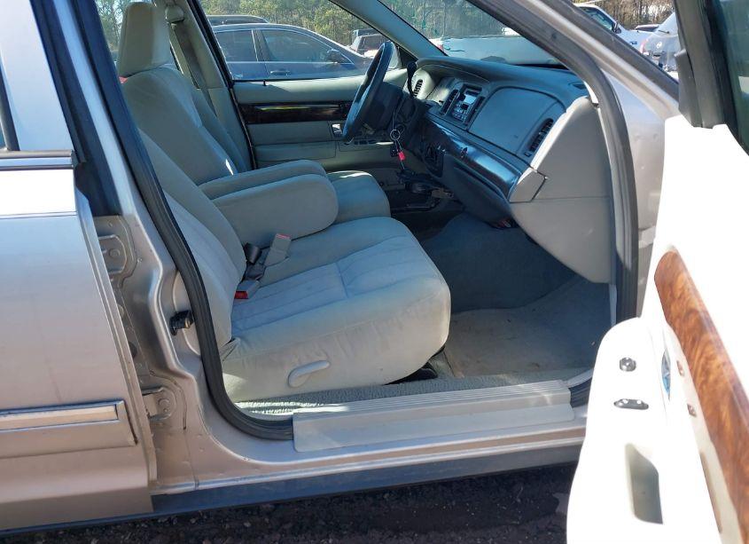 Photo 5 of 2005 Mercury Grand MARQUIS GS (VIN 2MEFM74W95X649034)