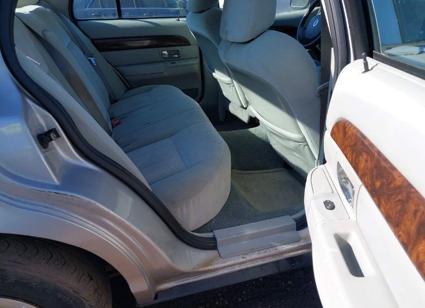 Photo 8 of 2005 Mercury Grand MARQUIS GS (VIN 2MEFM74W95X649034)