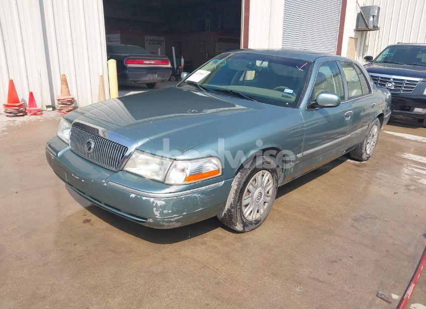 Photo 2 of 2005 Mercury Grand MARQUIS GS (VIN 2MEFM74W95X668702)