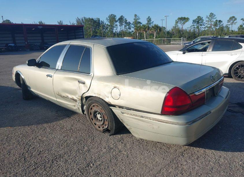 Photo 3 of 2005 Mercury Grand MARQUIS GS (VIN 2MEFM74W95X670093)