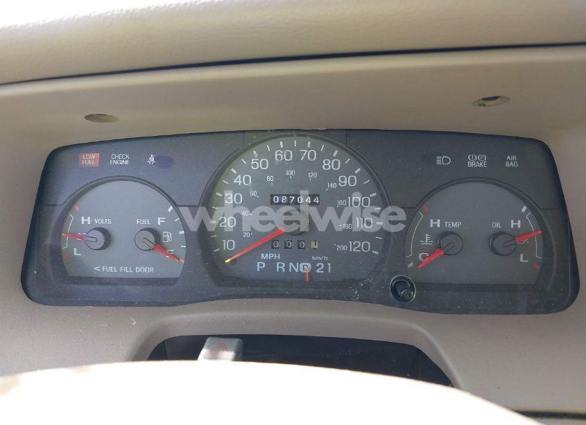 Photo 7 of 2005 Mercury Grand MARQUIS GS (VIN 2MEFM74WX5X627625)