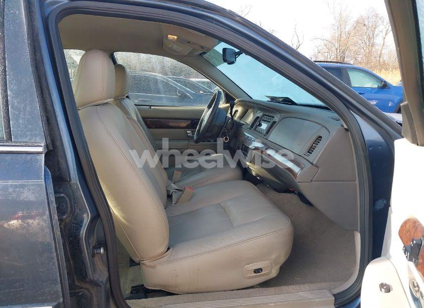 Photo 5 of 2007 Mercury Grand MARQUIS LS (VIN 2MEFM75V37X611212)