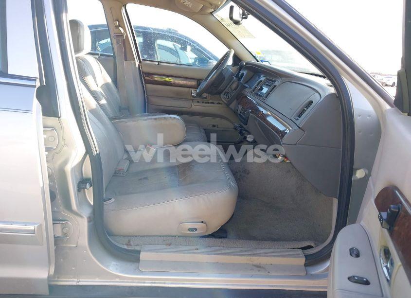 Photo 5 of 2008 Mercury Grand MARQUIS LS (VIN 2MEFM75V38X633728)