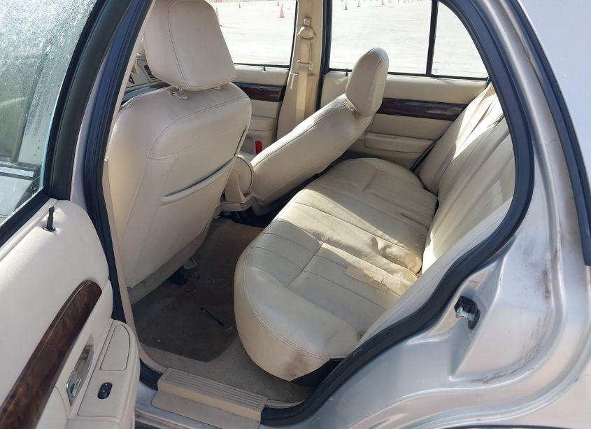 Photo 8 of 2008 Mercury Grand MARQUIS LS (VIN 2MEFM75V58X631463)