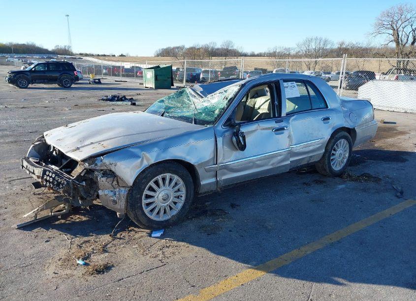 Photo 2 of 2008 Mercury Grand MARQUIS LS (VIN 2MEFM75V88X637595)