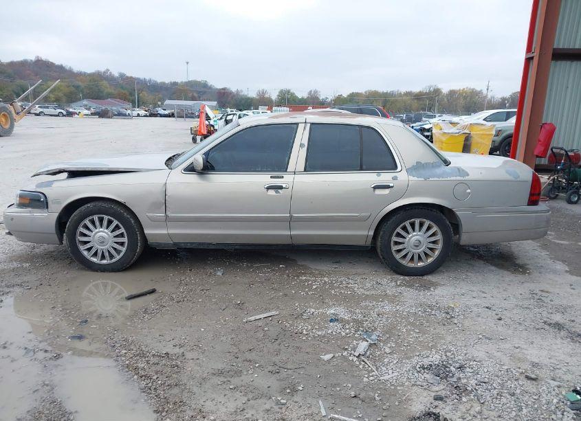 Photo 14 of 2008 Mercury Grand MARQUIS LS (VIN 2MEFM75V98X661436)
