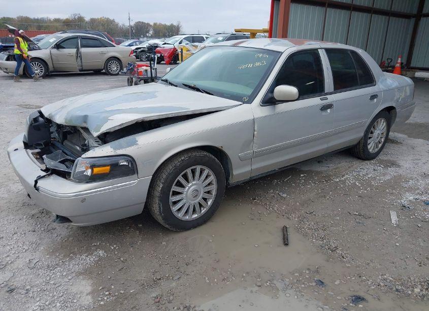Photo 2 of 2008 Mercury Grand MARQUIS LS (VIN 2MEFM75V98X661436)