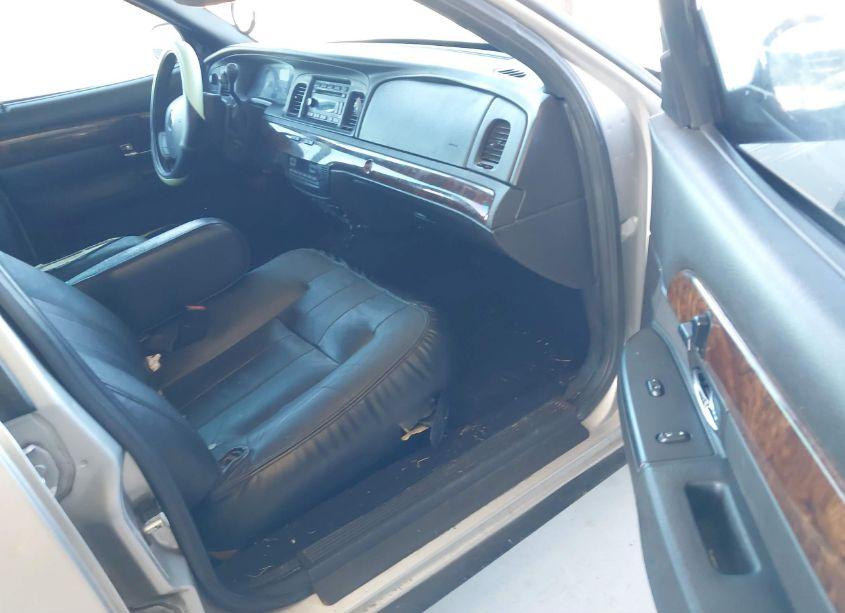 Photo 5 of 2008 Mercury Grand MARQUIS LS (VIN 2MEFM75VX8X602573)