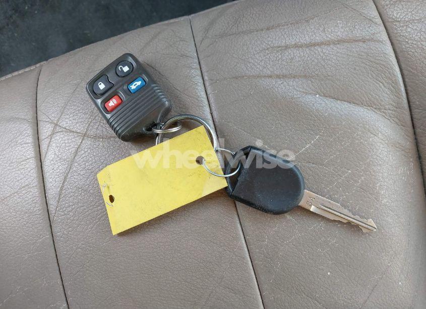 Photo 11 of 2005 Mercury Grand MARQUIS LS/LSE (VIN 2MEFM75W05X621461)