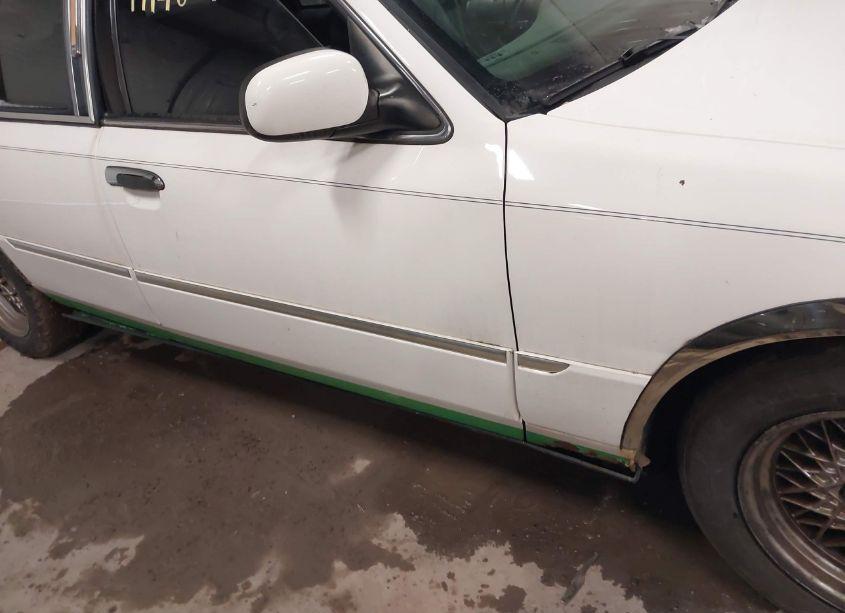 Photo 6 of 2002 Mercury Grand MARQUIS LS (VIN 2MEFM75W12X618905)