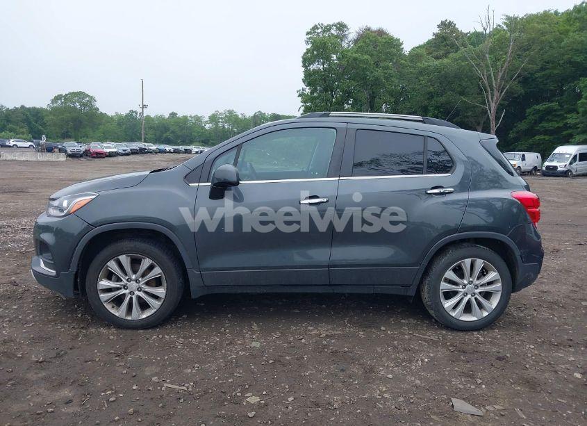 Photo 14 of 2019 Chevrolet Trax PREMIER (VIN 2MEFM75W8WX******)