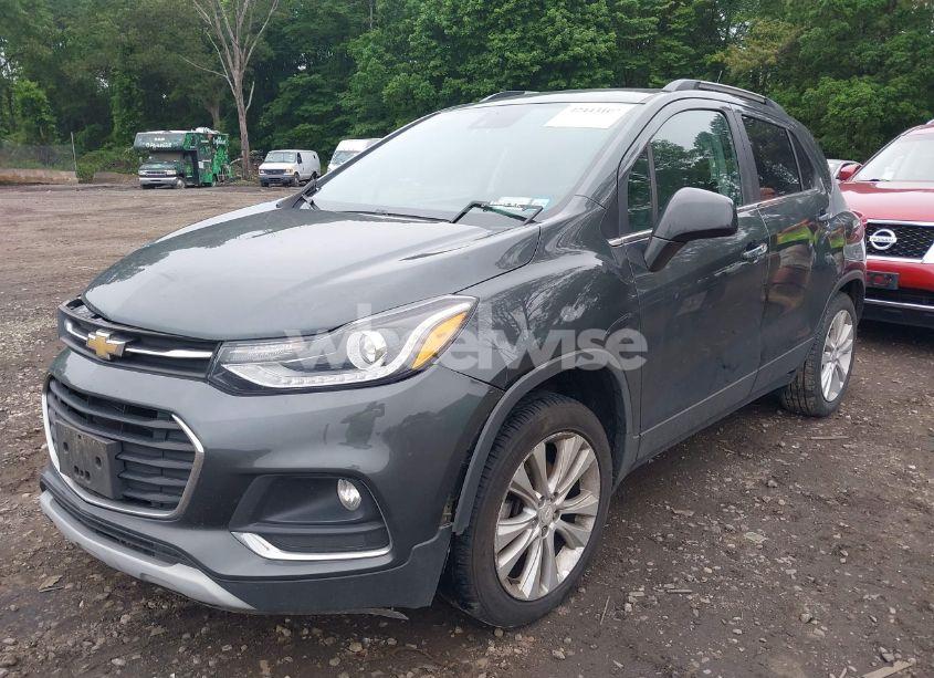 Photo 2 of 2019 Chevrolet Trax PREMIER (VIN 2MEFM75W8WX******)