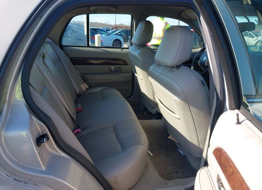 Photo 8 of 2009 Mercury Grand MARQUIS LS (FLEET ONLY) (VIN 2MEHM75V09X601961)