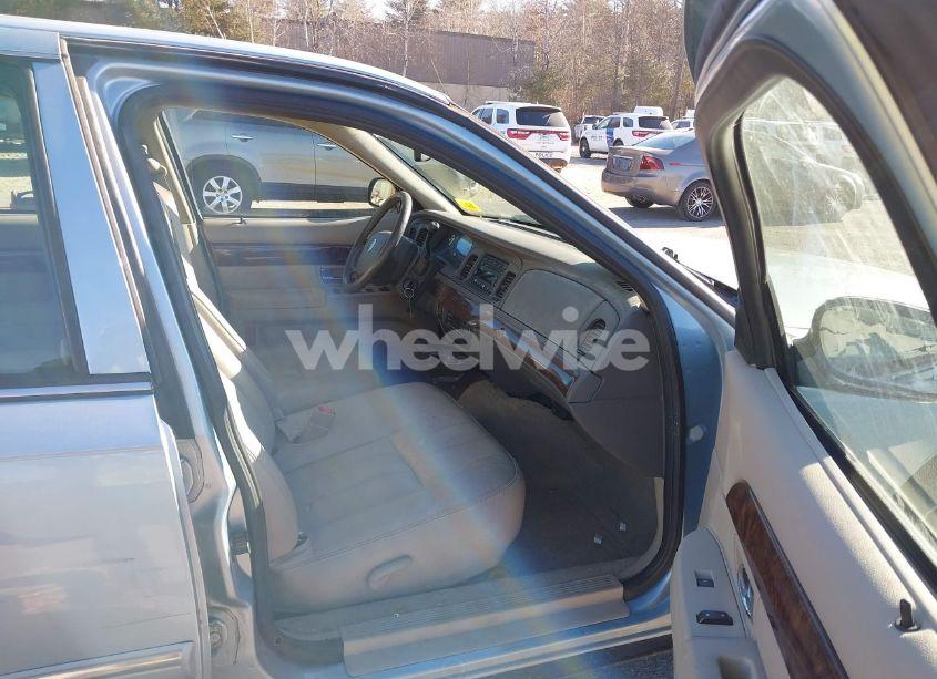 Photo 5 of 2009 Mercury Grand MARQUIS LS (FLEET ONLY) (VIN 2MEHM75V39X615840)