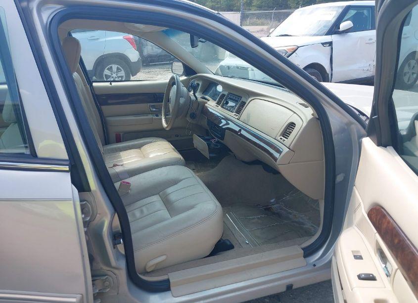 Photo 5 of 2009 Mercury Grand MARQUIS LS (FLEET ONLY) (VIN 2MEHM75V99X606401)