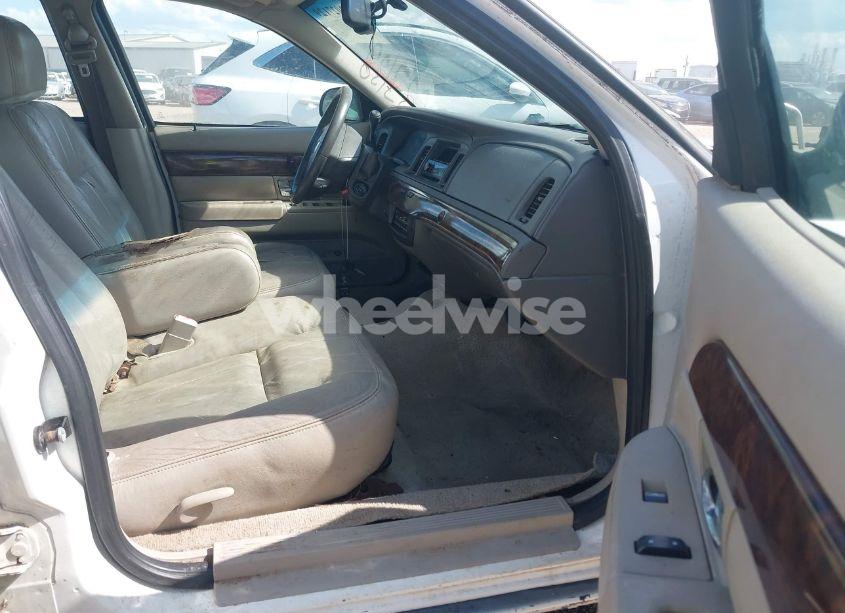 Photo 5 of 2009 Mercury Grand MARQUIS LS (FLEET ONLY) (VIN 2MEHM75V99X624610)