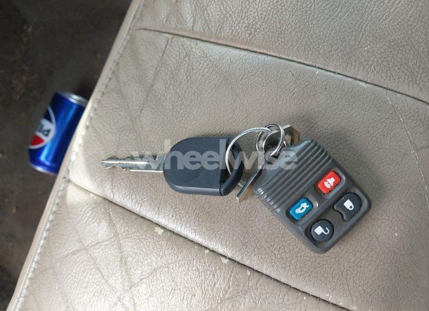 Photo 11 of 2005 Mercury Grand MARQUIS LS/LSE (VIN 2MEHM75W05X636003)