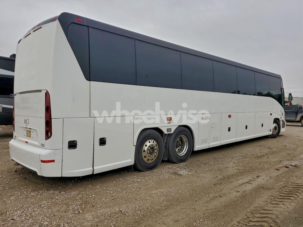 Photo 4 of 2014 MCI J4500 - TRANSIT BUS (VIN 2MG3JM8A5EW066952)