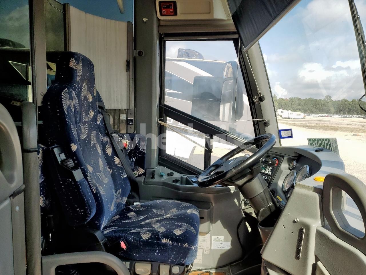 Photo 5 of 2014 MCI J4500 - TRANSIT BUS (VIN 2MG3JM8A5EW066952)