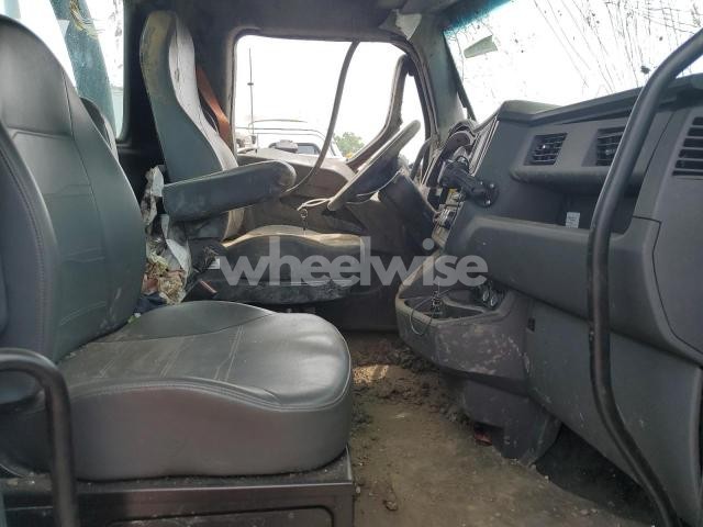 Photo 5 of 2024 KENWORTH C500 VACUUM TRUCK N/A (VIN 2NK5LJ0X1RM366502)