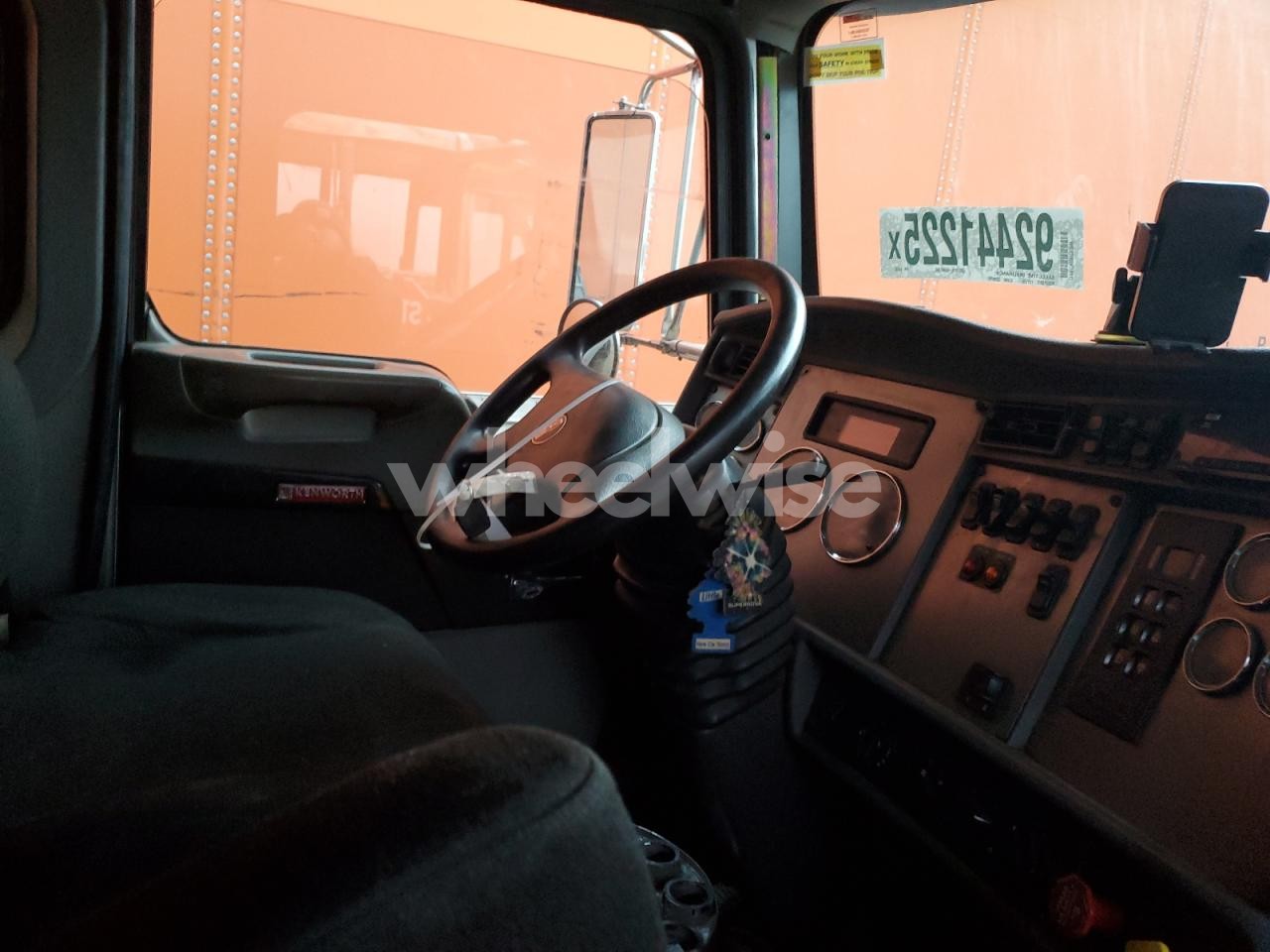 Photo 5 of 2021 KENWORTH T370 DUMP TRUCK (VIN 2NKHHJ7X1MM449361)