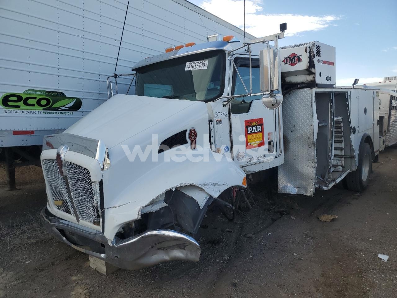 Photo 2 of 2020 KENWORTH T300 BUCKET TRUCK (VIN 2NKHHJ7X3LM371809)