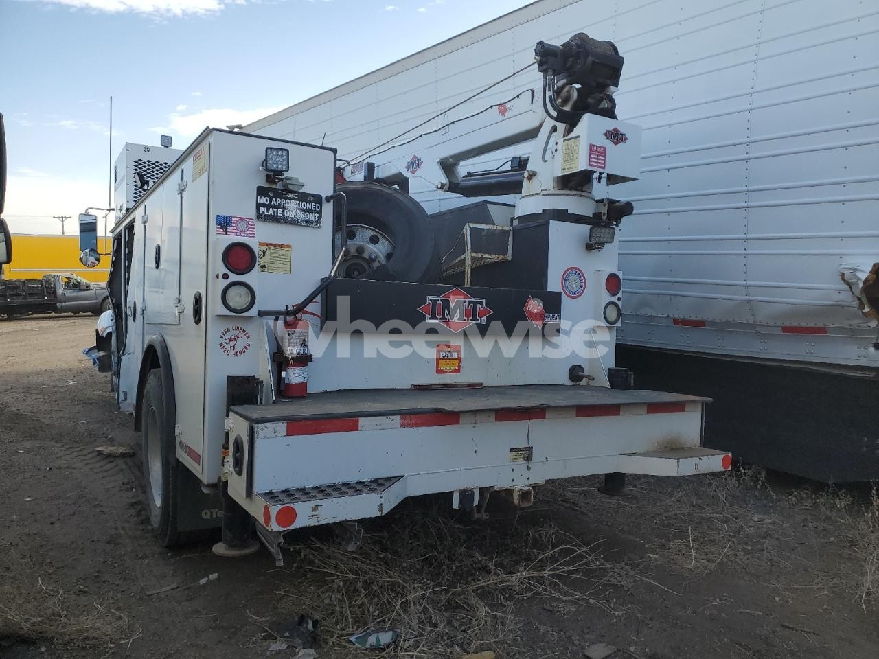 Photo 3 of 2020 KENWORTH T300 BUCKET TRUCK (VIN 2NKHHJ7X3LM371809)