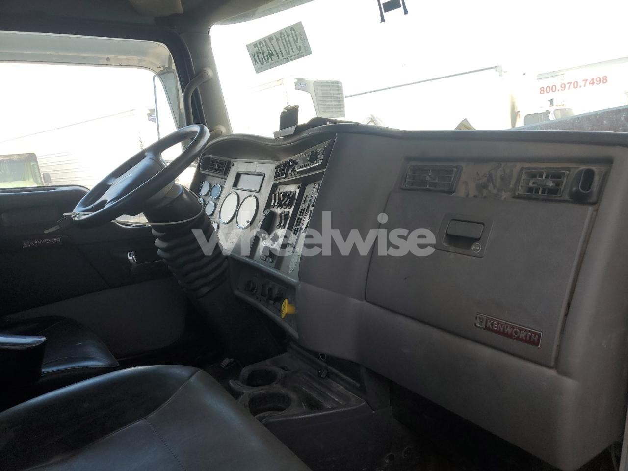 Photo 5 of 2020 KENWORTH T300 BUCKET TRUCK (VIN 2NKHHJ7X3LM371809)