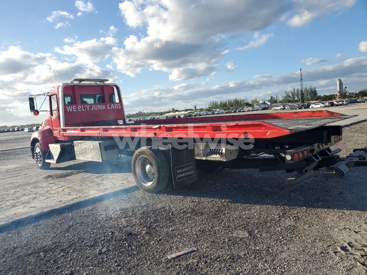 Photo 3 of 2010 KENWORTH CONSTRUCTION T270 (VIN 2NKHHM6X1AM273846)