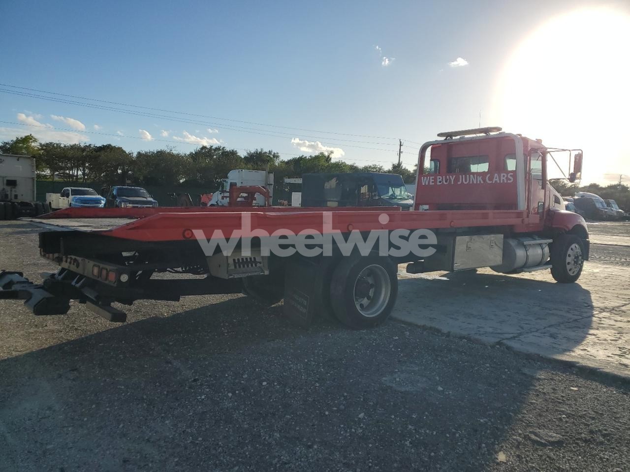 Photo 4 of 2010 KENWORTH CONSTRUCTION T270 (VIN 2NKHHM6X1AM273846)