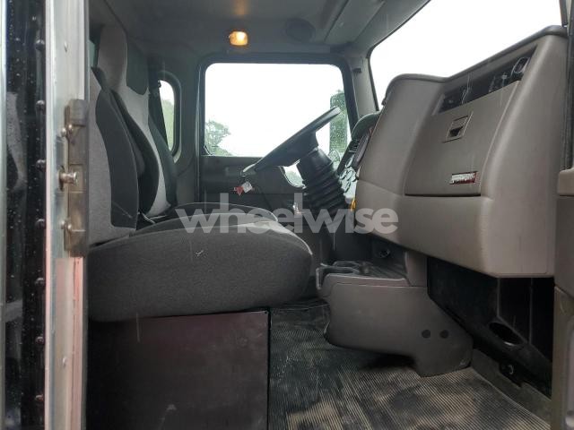 Photo 8 of 2019 KENWORTH CONSTRUCTION T270 (VIN 2NKHHM6X1KM304272)
