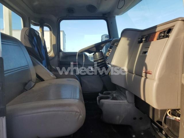 Photo 3 of 2010 KENWORTH CONSTRUCTION T270 N/A (VIN 2NKHHM6X4AM231400)