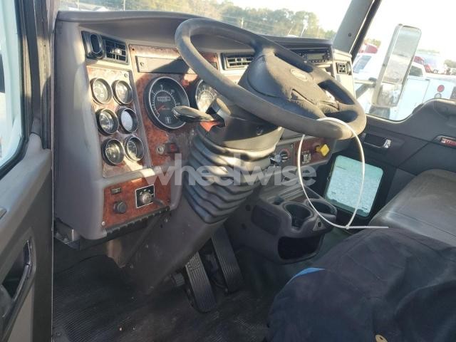 Photo 8 of 2010 KENWORTH CONSTRUCTION T270 N/A (VIN 2NKHHM6X4AM231400)
