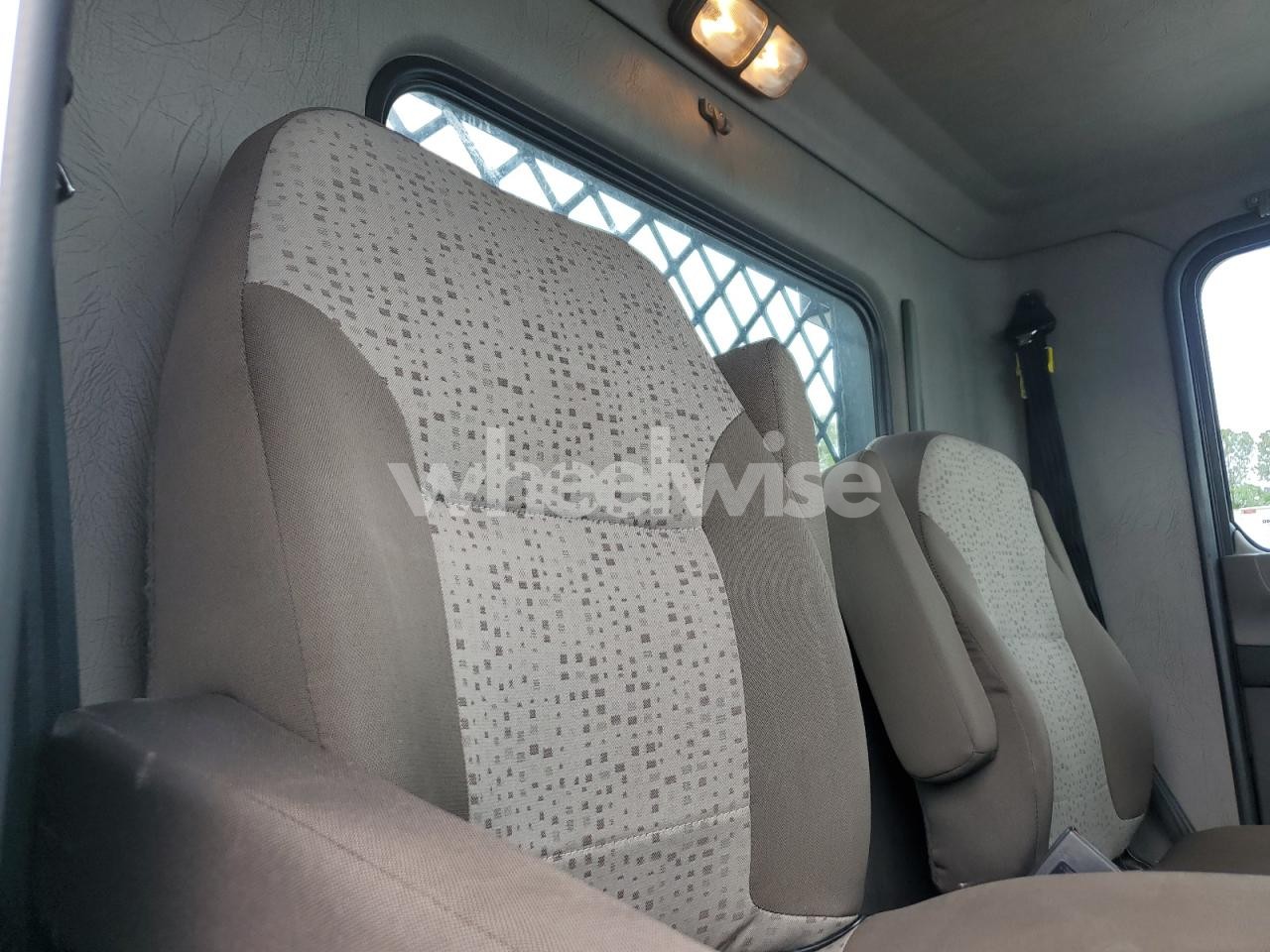 Photo 10 of 2019 KENWORTH CONSTRUCTION T270 (VIN 2NKHHM6X6KM361891)