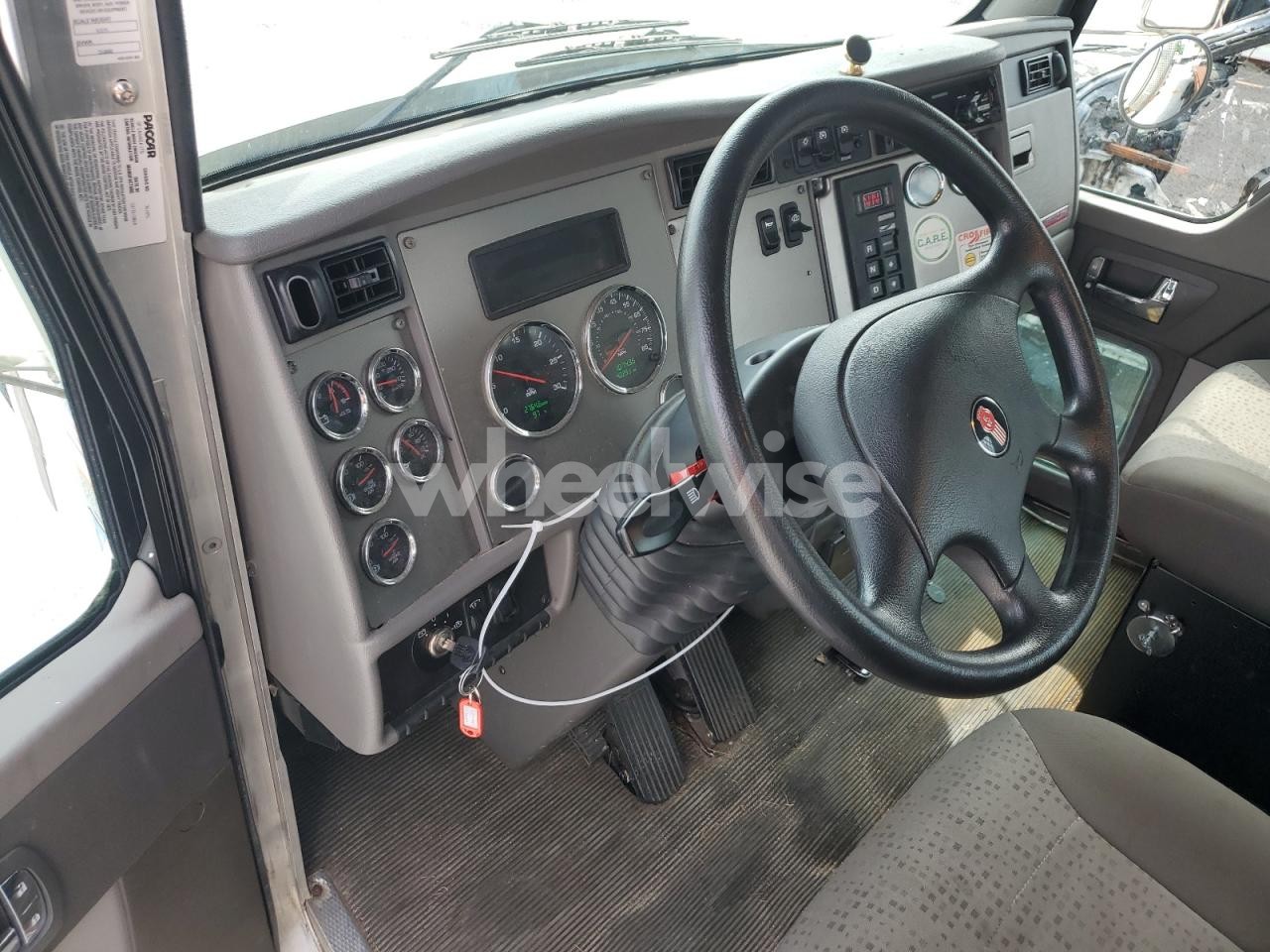 Photo 8 of 2019 KENWORTH CONSTRUCTION T270 (VIN 2NKHHM6X6KM361891)