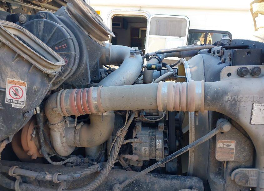 Photo 10 of 2012 Kenworth Construction T370 (VIN 2NKHHN7X6CM322515)