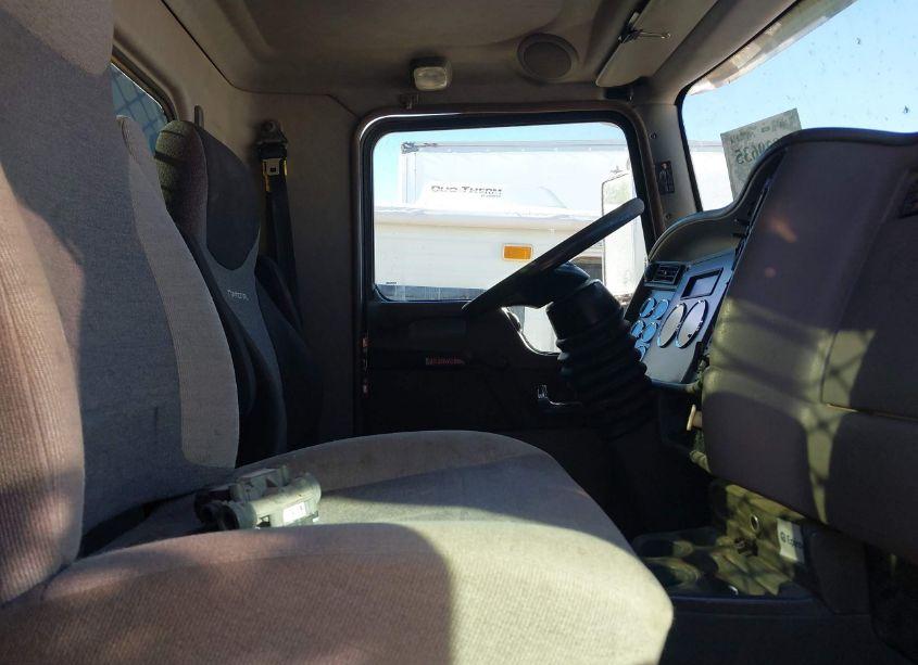 Photo 5 of 2012 Kenworth Construction T370 (VIN 2NKHHN7X6CM322515)