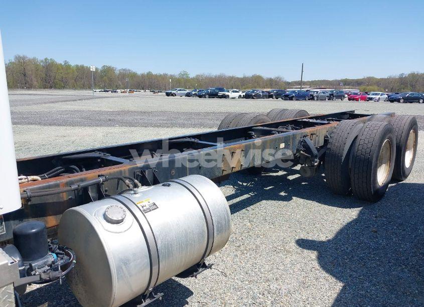 Photo 6 of 2014 Kenworth Construction T370 (VIN 2NKHLJ9X8EM409355)